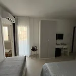 Eleven & Habitación en casa particular Olbia