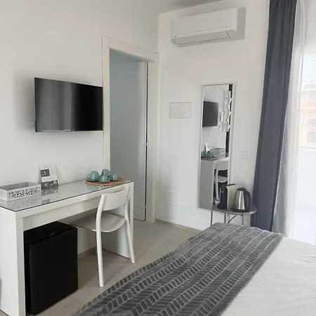 Eleven & 홈스테이 *