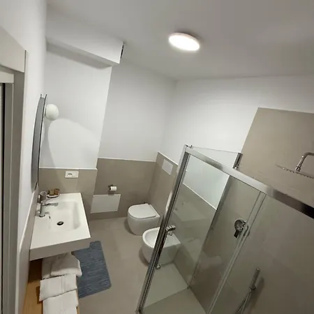 Eleven & Habitación en casa particular Olbia